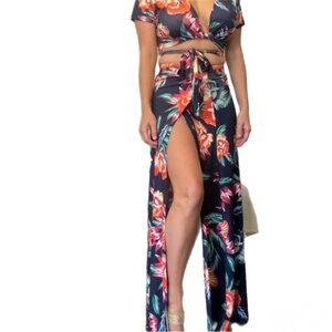 ❤️ Floral Two-Piece Maxi Set – Crop Top & High-Slit Skirt Size Small